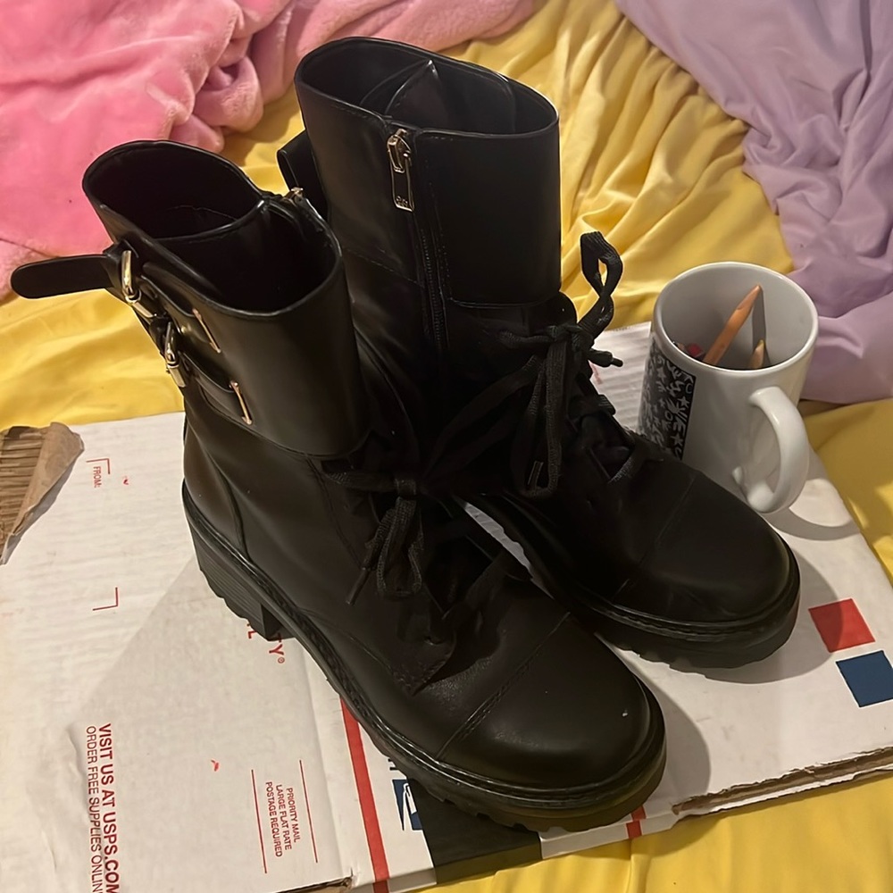 DKNY women’s boots size 8